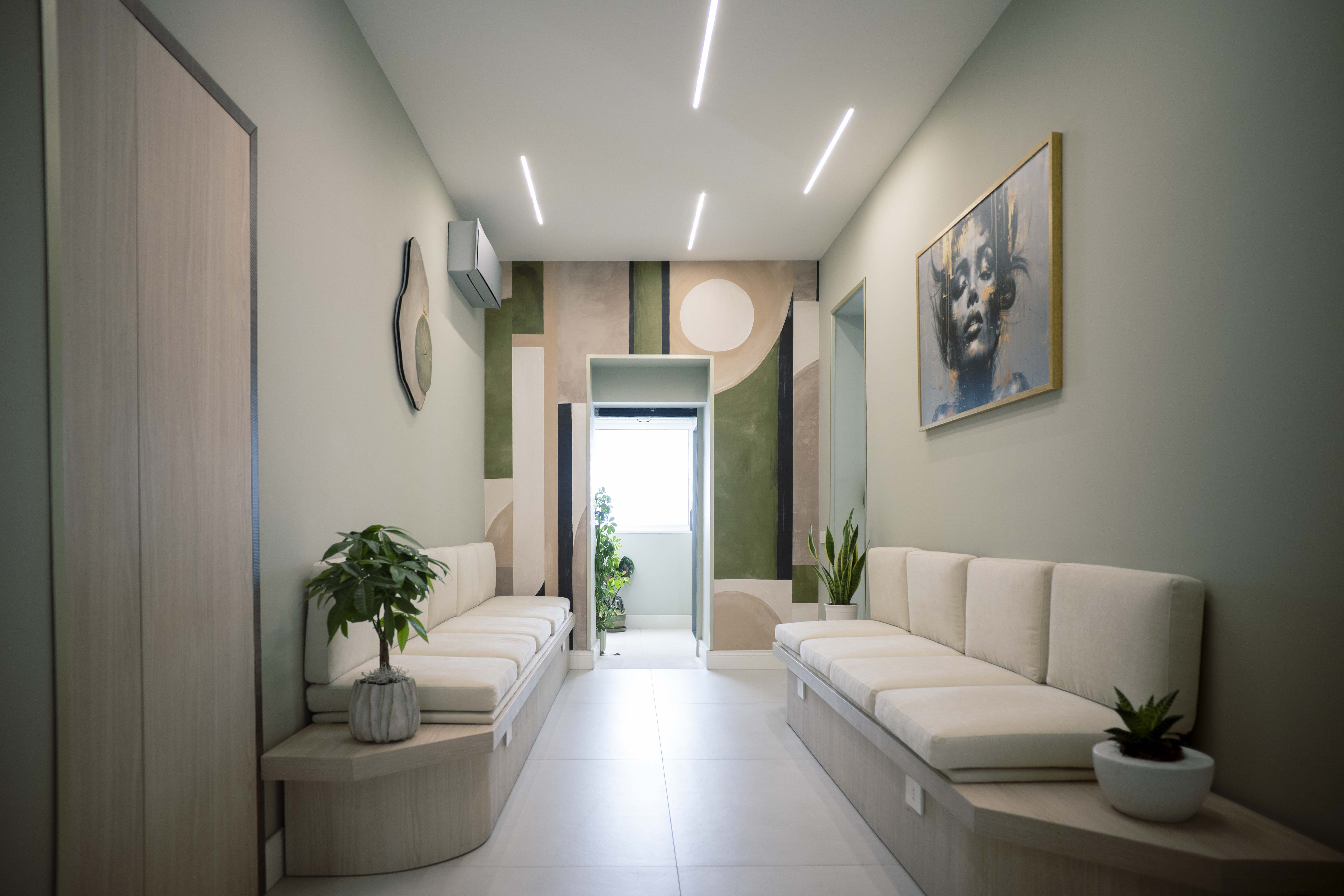 Sala d’attesa della Calabria Dental Clinic a Marigliano